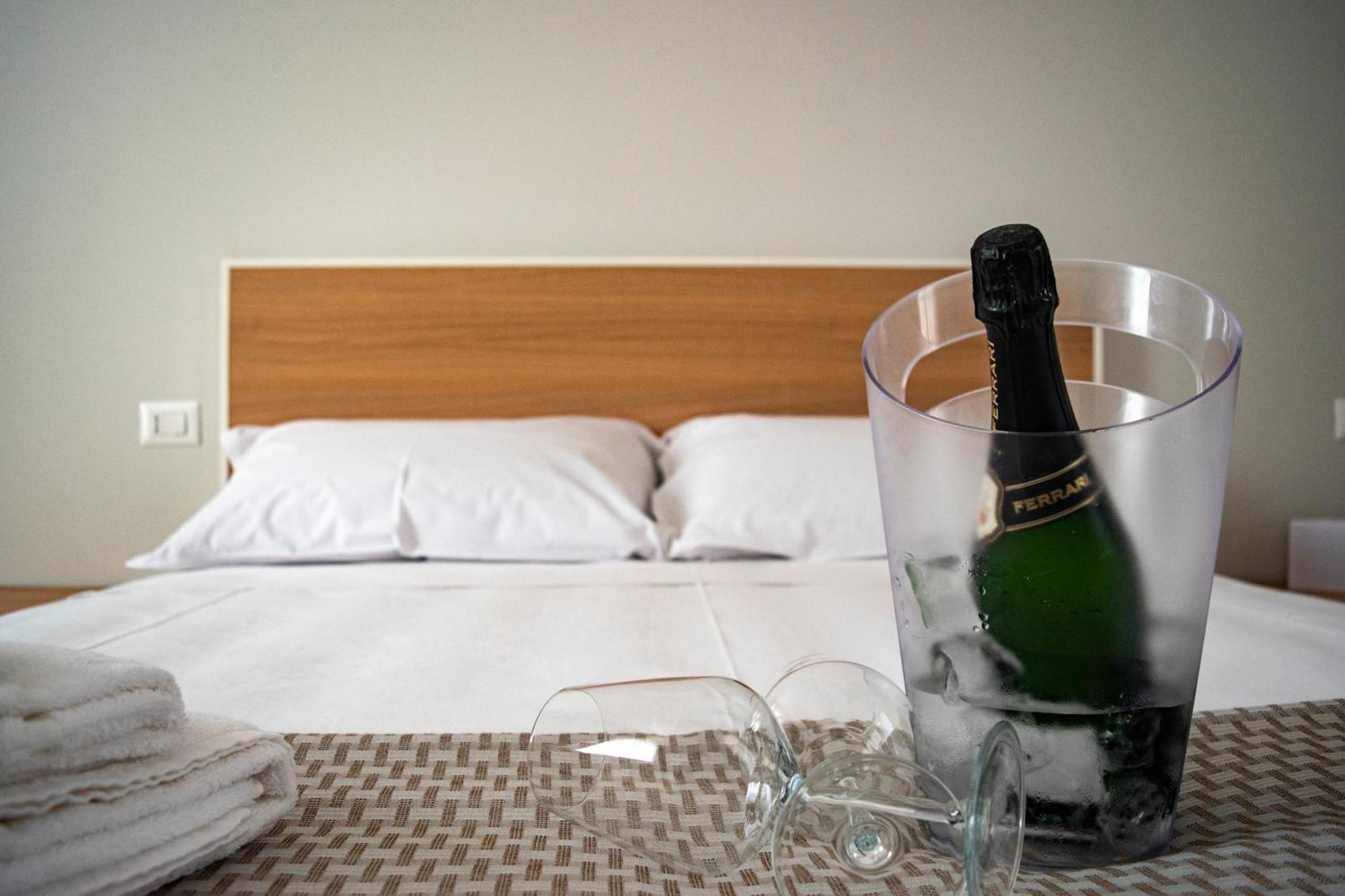 Ferrari Rooms & Apartments Porto Cesareo Kültér fotó
